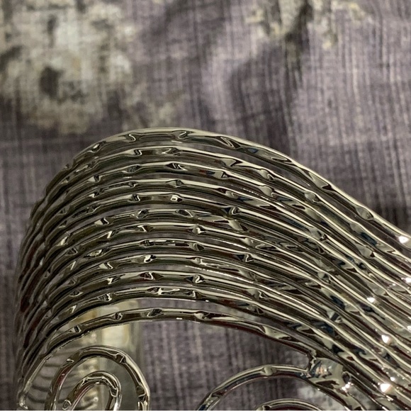 Brand New Metal Waved Cuff Bracelet - Picture 3 of 10